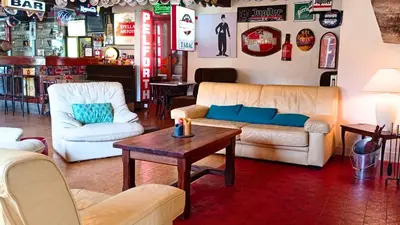 Coin salon dans l'établissement Au Moulin des Prés - Gîte 15 couchages au bord de l'eau