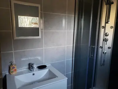 Salle de bains dans l'établissement LA PAGODE