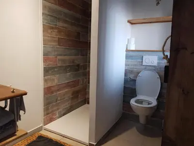 Salle de bains dans l'établissement LE CHÈVREFEUILLE