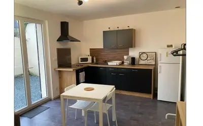 Cuisine ou kitchenette dans l'établissement Studio le cosy centre de gaillon(wifi)