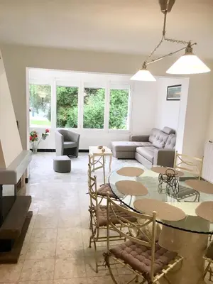 Coin salon dans l'établissement Gite de la Baigneuse avec jacuzzi 6 pers