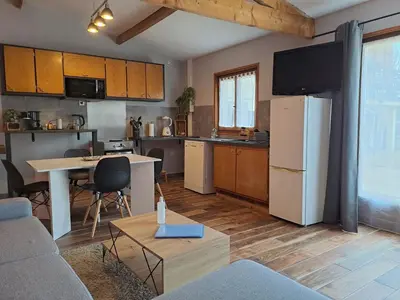 Cuisine ou kitchenette dans l'établissement L'Annexe- guest house avec piscine studio avec coin chambre