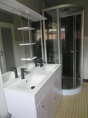 Salle de bains dans l'établissement LA FERMETTE DE L'YERES