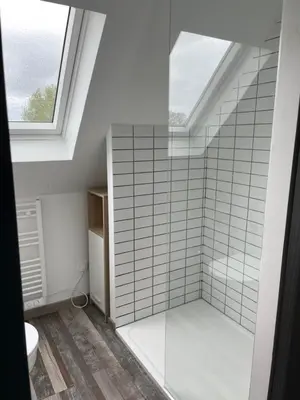 Salle de bains dans l'établissement L’Auberge de papa