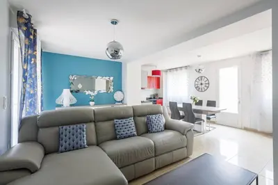 Coin salon dans l'établissement logement 004 a 300m de la gare Mantes la jolie