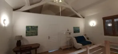 Coin salon dans l'établissement LA CHOUETTE