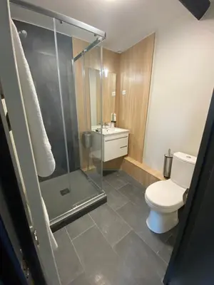 Salle de bains dans l'établissement L'Escale du Vexin