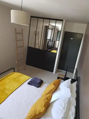 Un ou plusieurs lits dans un hébergement de l'établissement Escapade Amiens - Two-Bedroom Apartment