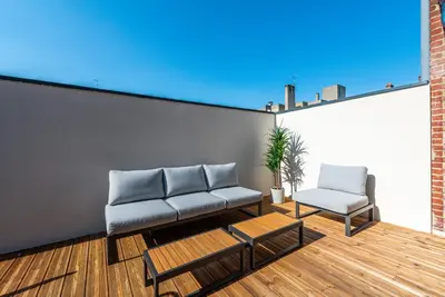 Coin salon dans l'établissement DOWNTOWN ROOFTOP - CENTRE VILLE - WiFi - TERRASSE - NETFLIX
