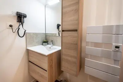 Salle de bains dans l'établissement DOWNTOWN COCOON - CENTRE VILLE - WiFi - NETFLIX
