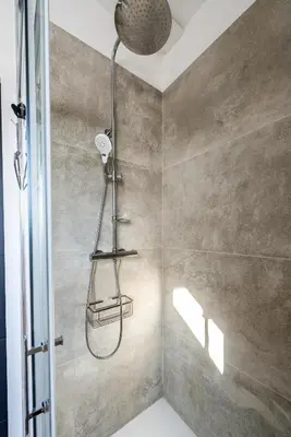 Salle de bains dans l'établissement DOWNTOWN LOFT - CENTRE VILLE - WiFi - NETFLIX