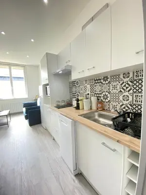 Cuisine ou kitchenette dans l'établissement Casamara 1 T1 avec 2 couchages 10 min CHU