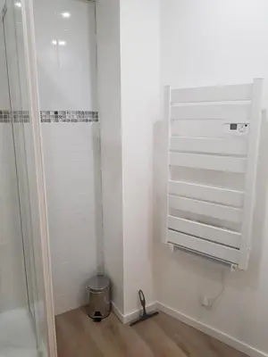 Salle de bains dans l'établissement Le cocon Dieppois - Appt spacieux avec parking privé