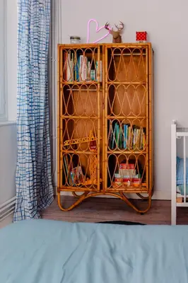 Bibliothèque dans l'appartement