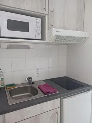Cuisine ou kitchenette dans l'établissement Résidence Nemea Amiens Beffroi