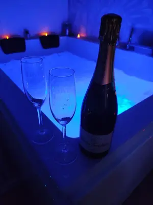 Boissons dans l'établissement Gite Romantique avec Espace Balnéo et Ciel Etoilé 