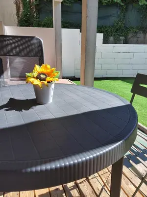 Terrasse ou espace extérieur de l'établissement Meublé avec cour