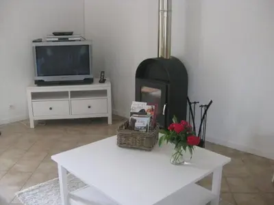 Télévision ou salle de divertissement dans l'établissement Gite Les Volets Rouges