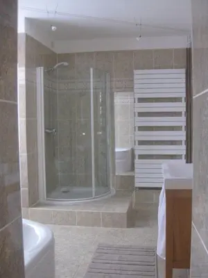 Salle de bains dans l'établissement Gite Les Volets Rouges