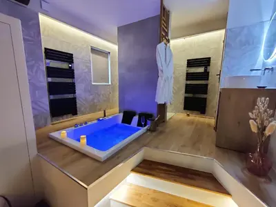 Plan de l'établissement LA BULLE ROMANTIQUE, Suite avec jacuzzi privatif