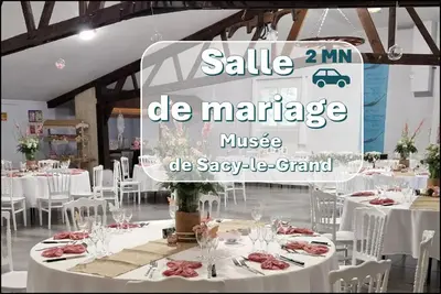 Restaurant ou autre lieu de restauration dans l'établissement LA BULLE ROMANTIQUE, Suite avec jacuzzi privatif
