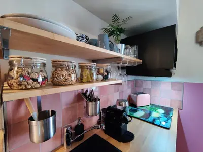Cuisine ou kitchenette dans l'établissement LA BULLE ROMANTIQUE, Suite avec jacuzzi privatif