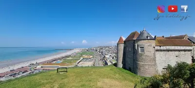 Vue générale sur la mer ou vue sur la mer prise depuis l'appartement