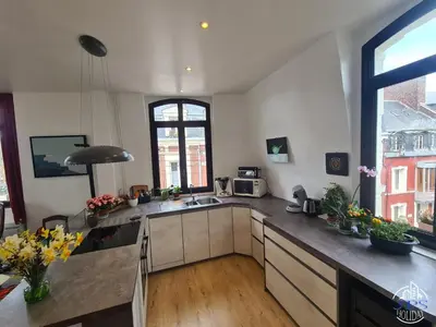 Cuisine ou kitchenette dans l'établissement Le Phare Dieppois by JPS Holiday - Chaleureux appartement au cœur de Dieppe