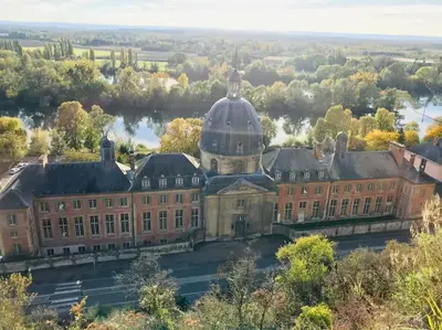 Vue panoramique sur l'établissement Maison climatisée avec jardin