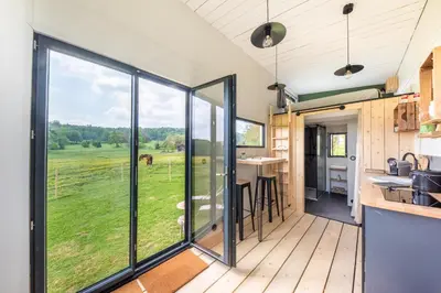 Cuisine ou kitchenette dans l'établissement Tiny House Centre équestre - 35 mins de Paris