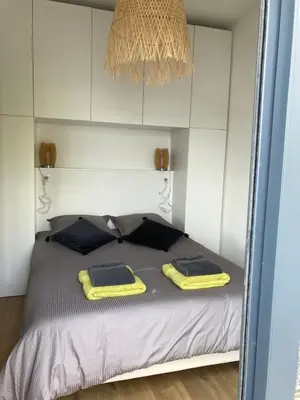 Un ou plusieurs lits dans un hébergement de l'établissement SeineHouse - Maison flottante (HouseBoat) - Séjour magique sur l'eau