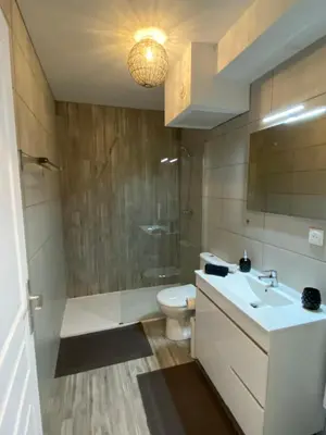 Salle de bains dans l'établissement Vernon, Le Donalice