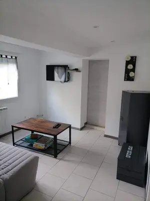 Télévision ou salle de divertissement dans l'établissement Le pied à terre