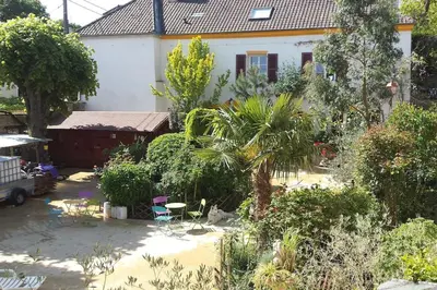 Jardin de l'établissement GITE CHAUVRY 5 lits, non adapté aux PMR