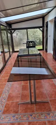 Tennis de table au sein de l'établissement La Villa Jacuzzi et Cinéma 