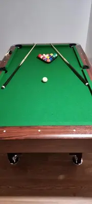 Billard dans l'établissement La Villa Jacuzzi et Cinéma 