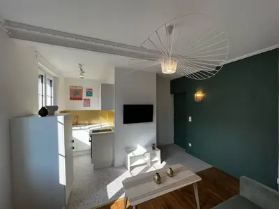 Télévision ou salle de divertissement dans l'établissement LA VERRIÈRE. Les Locations ISAHORA c'est aussi plusieurs appart' de Standing à 2 pas du Château d'Eu, des Falaises du Tréport, de MERS les Bains et aux portes de la BAIE DE SOMME
