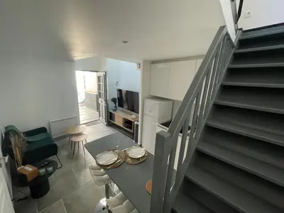 Coin salon dans l'établissement Jolie duplex central climatisé