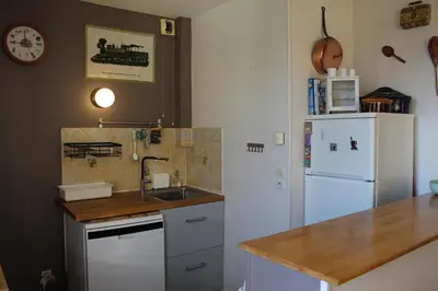 Cuisine ou kitchenette dans l'établissement L'entre port & mer - Vue mer - Proxi gare plage & quai - Hyper-Centre - Parking gratuit