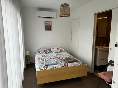 Un ou plusieurs lits dans un hébergement de l'établissement Maison La capucine sur Quai de Seine, wifi, machine à laver, parking privé gratuit