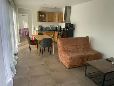 Cuisine ou kitchenette dans l'établissement Maison La capucine sur Quai de Seine, wifi, machine à laver, parking privé gratuit