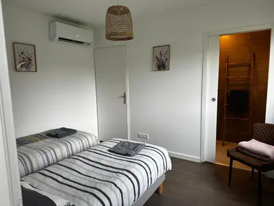 Un ou plusieurs lits dans un hébergement de l'établissement Maison La capucine sur Quai de Seine, wifi, machine à laver, parking privé gratuit