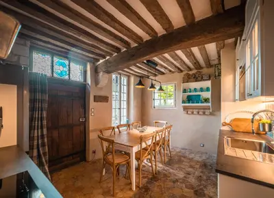 Cuisine ou kitchenette dans l'établissement Maison du Chapelain