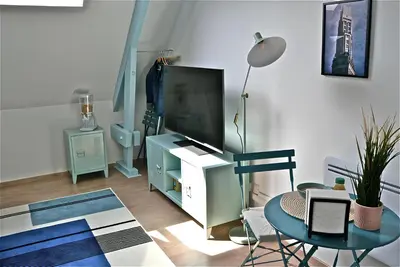Télévision ou salle de divertissement dans l'établissement 400m gare&centre ville, sèche linge, local vélo