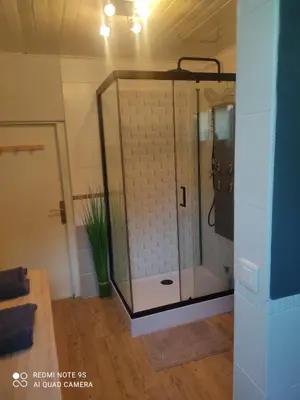 Salle de bains dans l'établissement Le Cocon des Hortillonnages d'Amiens