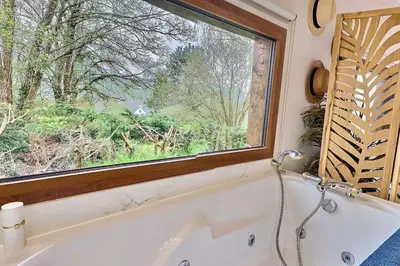 Salle de bains dans l'établissement Le petit Aventin