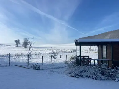L'établissement La roulotte de bonneval en hiver