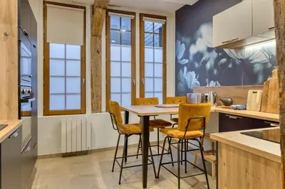 Cuisine ou kitchenette dans l'établissement L'escale du Gros-Horloge une parenthèse prestigieuse au coeur de Rouen