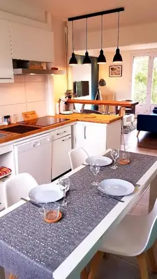 Cuisine ou kitchenette dans l'établissement Le Bleu - Parking - 2 chambres - 1 bureau