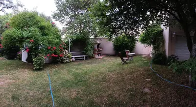 Jardin de l'établissement Gîte Les Bignones